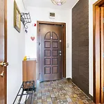Certo -vibrant And Modern Retreat Apartament